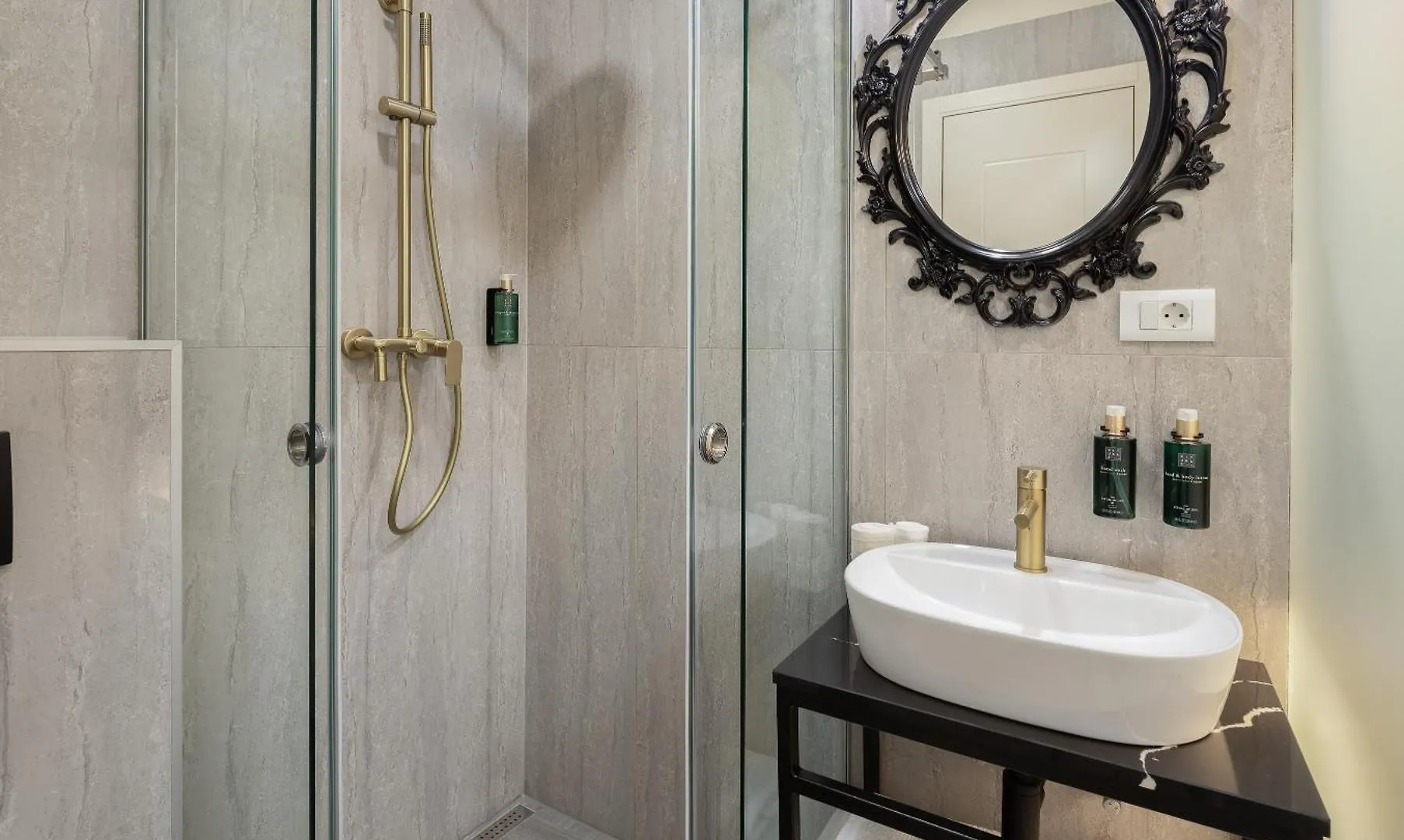 Luxury Rooms Golden Palace Citycentre Right Next To Diocletian'S Palace Split