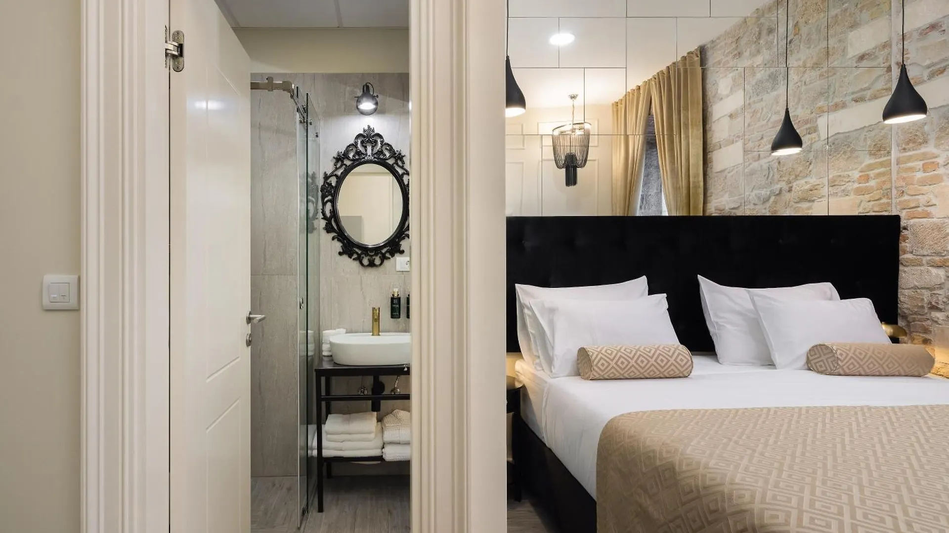 Luxury Rooms Golden Palace Citycentre Right Next To Diocletian'S Palace Split 0*,  Croatia