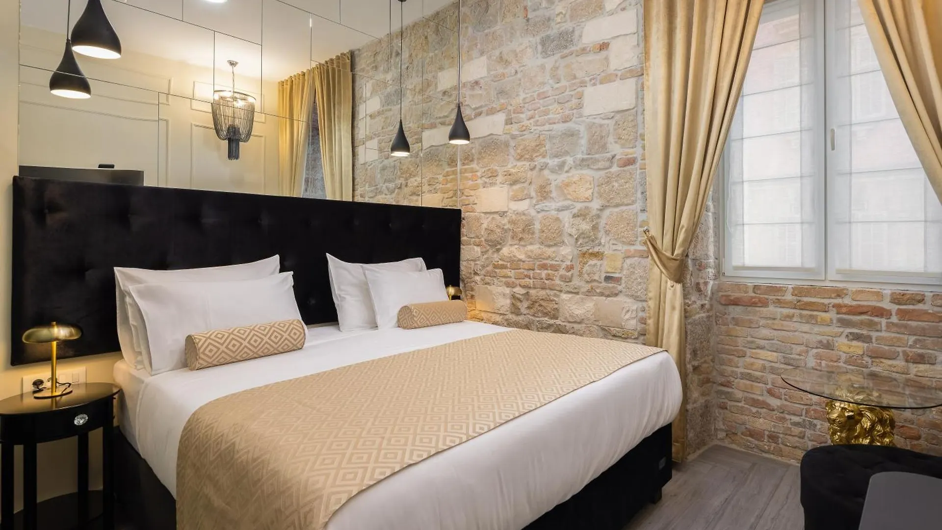 Luxury Rooms Golden Palace Citycentre Right Next To Diocletian'S Palace Split 0*,  Croatia