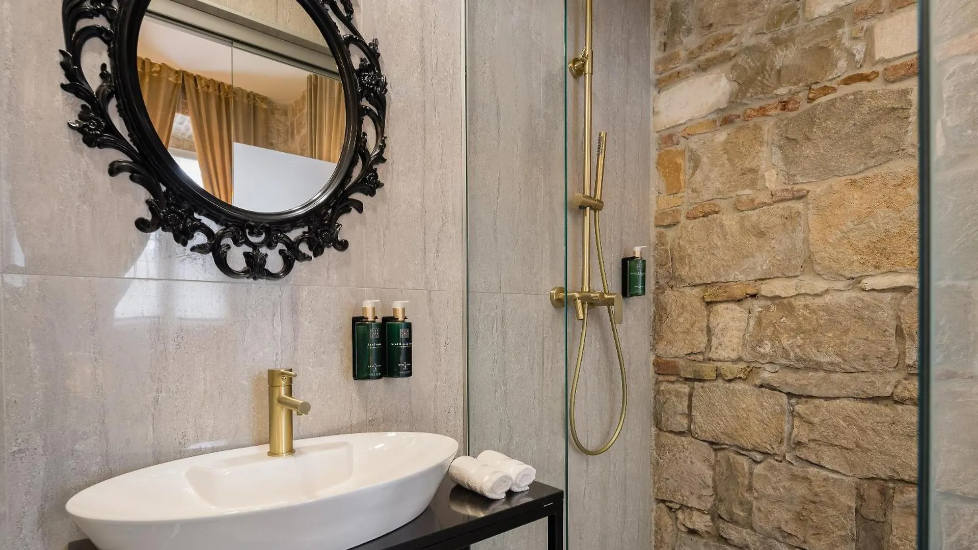 Guest house Luxury Rooms Golden Palace Citycentre Right Next To Diocletian'S Palace Split