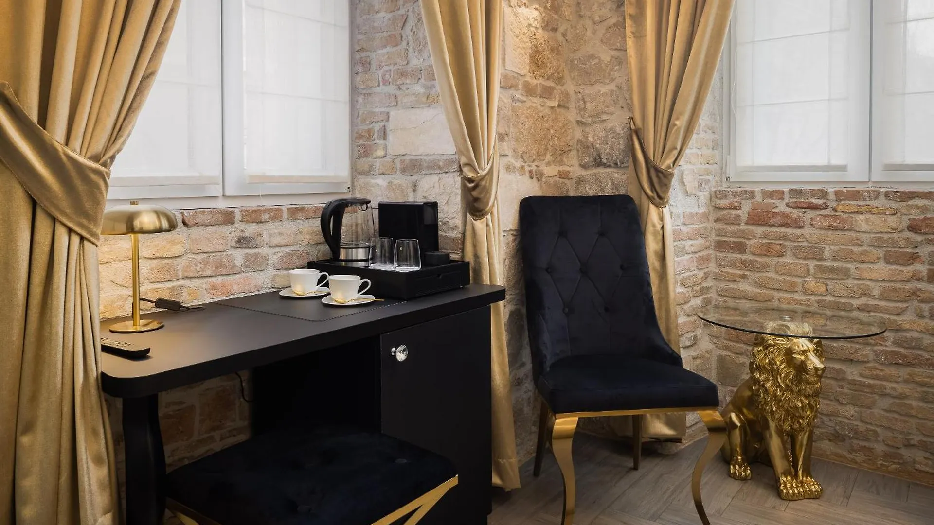 Luxury Rooms Golden Palace Citycentre Right Next To Diocletian'S Palace Split Guest house
