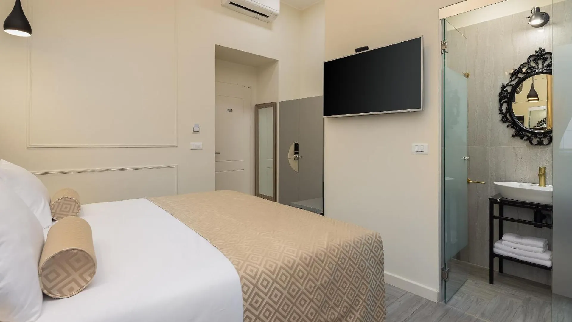 Guest house Luxury Rooms Golden Palace Citycentre Right Next To Diocletian'S Palace Split Croatia