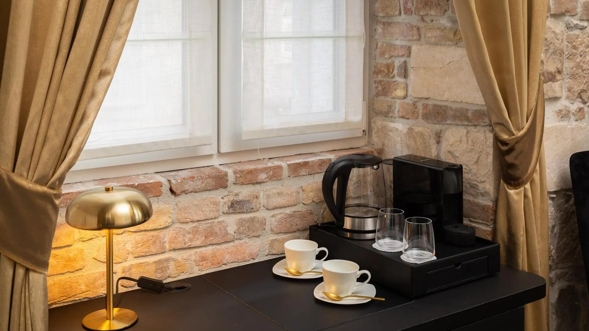 Luxury Rooms Golden Palace Citycentre Right Next To Diocletian'S Palace Split